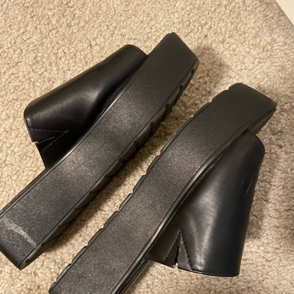 Platforms - Picture 3 of 3